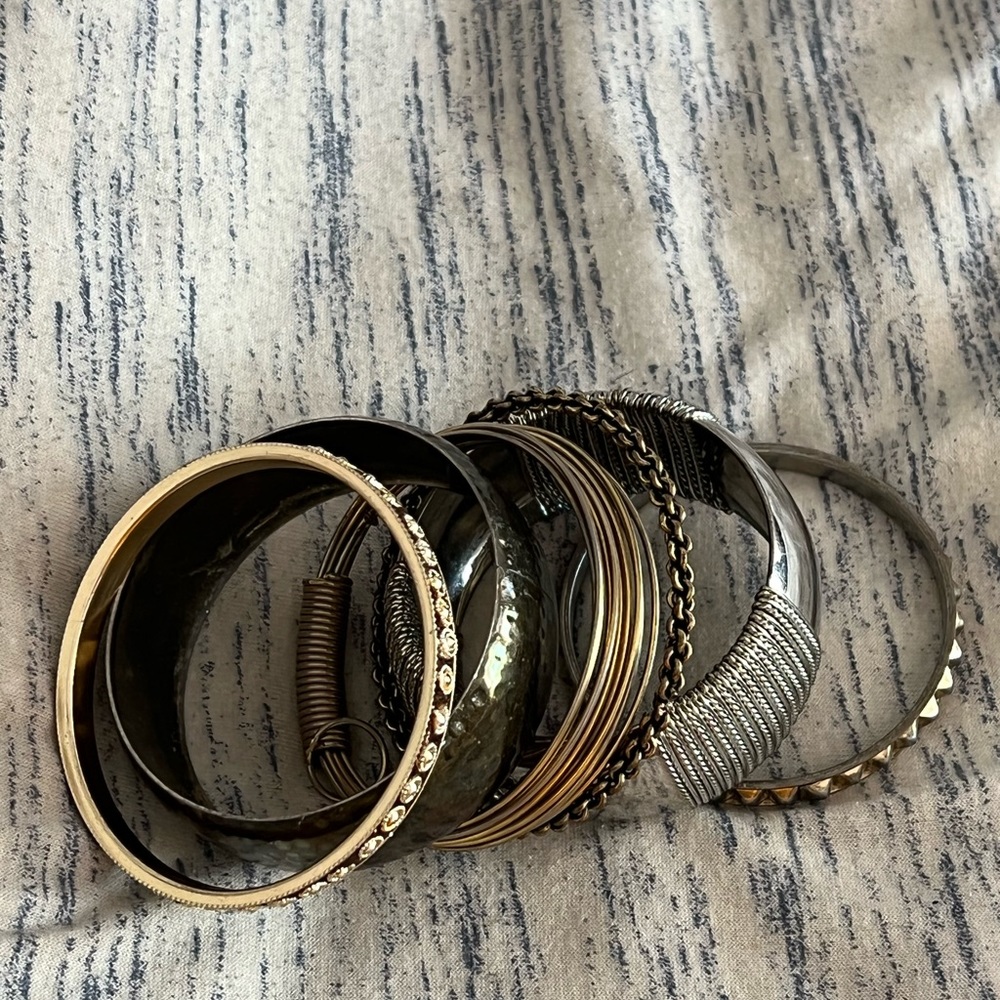 6 Vintage Metal Bracelets Costume Jewelry Lot Free Ship